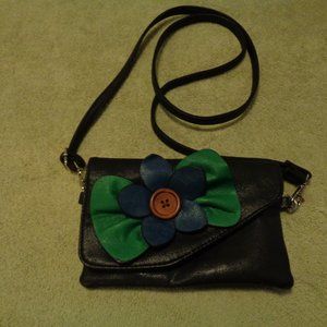 BUTTON N BOW FLOWER POWER MODERN LEATHER LIKE LITTLE PURSE W BUTTON